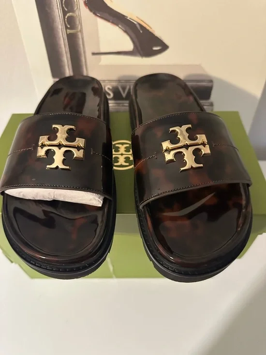 Tory Burch women’s s Tortoiseshell Slide Sandals with Gold Logo - Picture 2 of 3